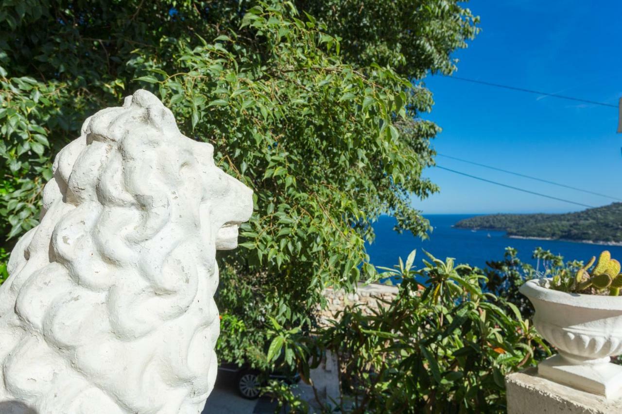 The Lionheart Close To Old Town *